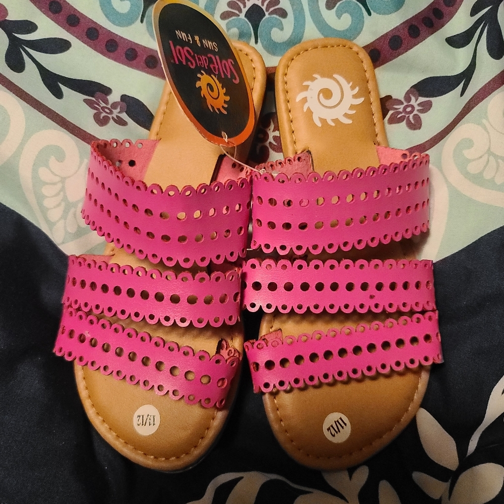 Girls Sandals NWT. PERFECT for Summer🌞🌞